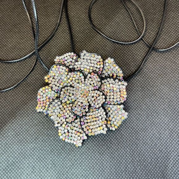 LStatement Rhinestone Rose Chocker Necklace - Picture 12 of 14